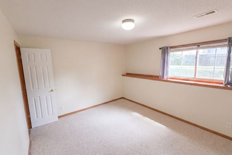 Photo 13 of 41 of 6505 E 44th St N, Bel Aire, KS