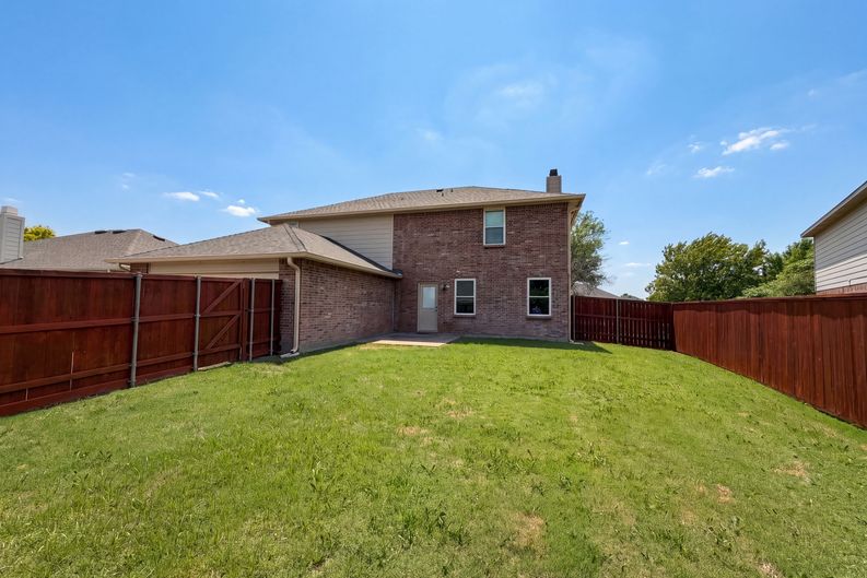 Photo 5 of 23 of 2904 Lake Vista Dr, Wylie, TX