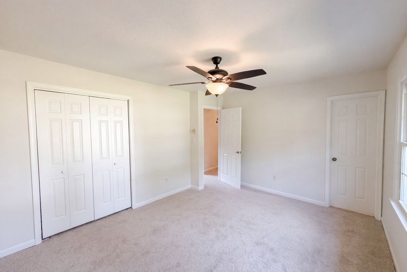 Photo 4 of 20 of 3221 Meadow Ln, Winston Salem, NC