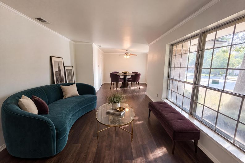 Photo 8 of 24 of 821 Glen Oaks Blvd, Dallas, TX