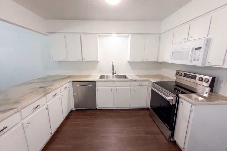 Photo 6 of 18 of 309 Applewood Ln, Hewitt, TX