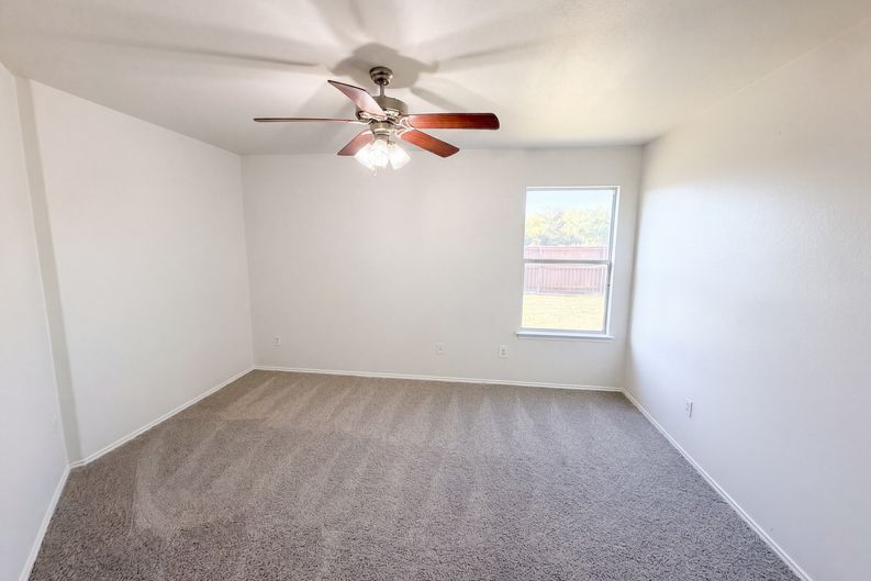 Photo 4 of 19 of 404 Timothy John Dr, Pflugerville, TX
