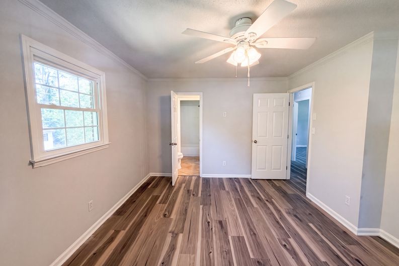Photo 4 of 18 of 4305 Dawnwood Dr, Gastonia, NC