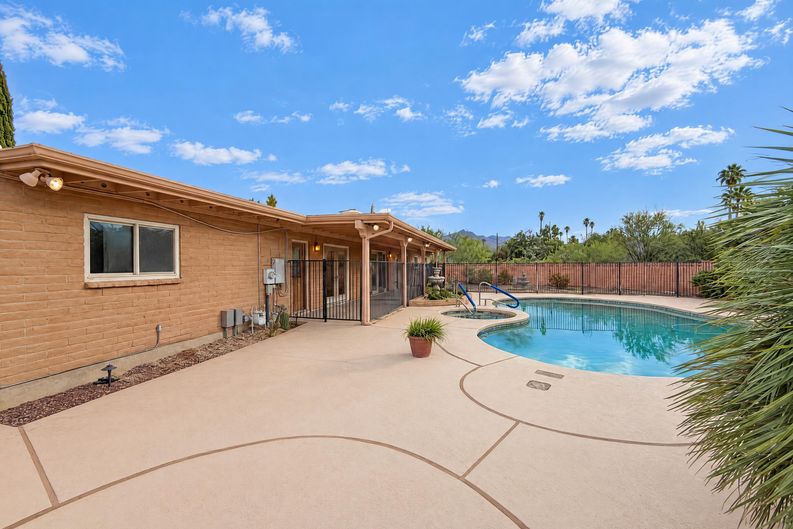 Photo 4 of 25 of 3900 N Calle Hondonada, Tucson, AZ