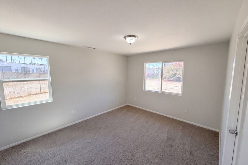 Photo 4 of 20 of 215 Laurel Ln, Hemet, CA