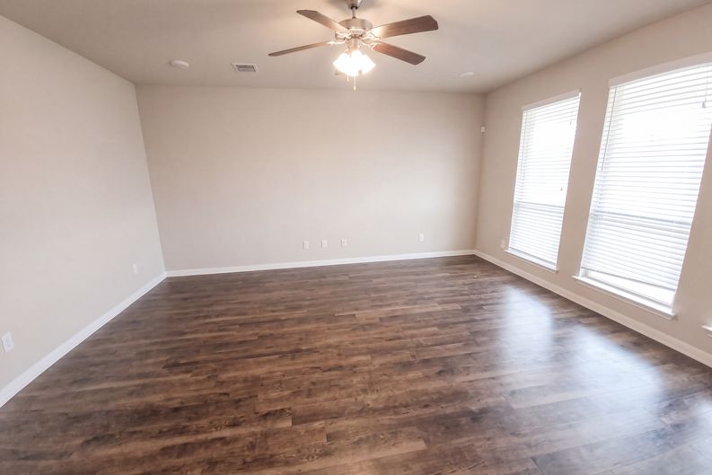Photo 7 of 39 of 3001 Gilchrist Dr, Lorena, TX