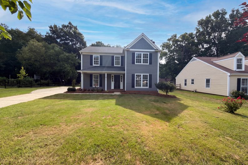 Photo 16 of 19 of 8909 Danson Dr, Charlotte, NC