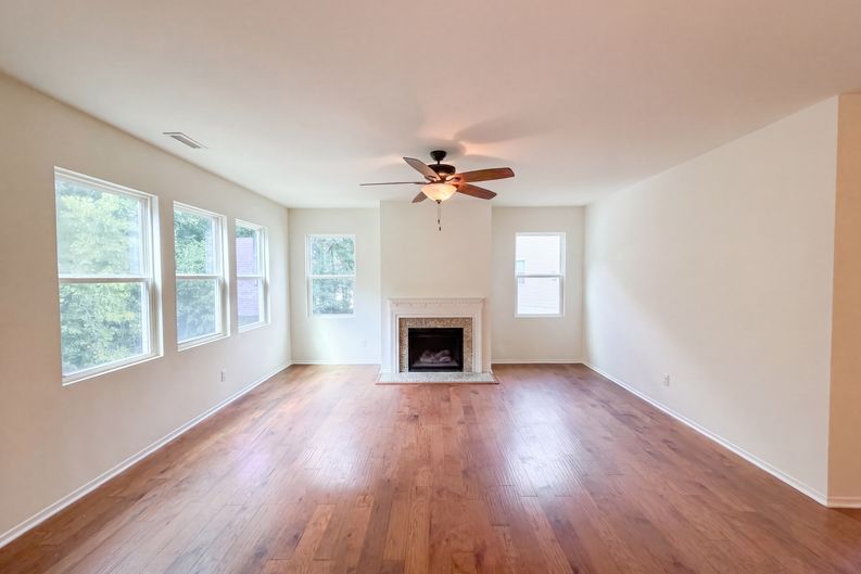 Photo 3 of 35 of 4732 Lonnie Dr, Rolesville, NC