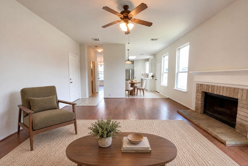 Photo 13 of 22 of 11919 Leaf Oak Dr, Houston, TX