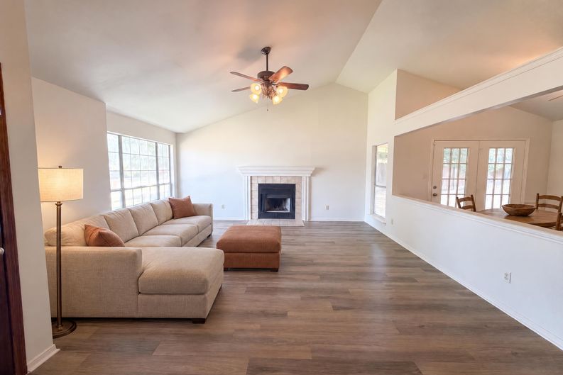 Photo 3 of 16 of 710 Brazos Dr, Temple, TX
