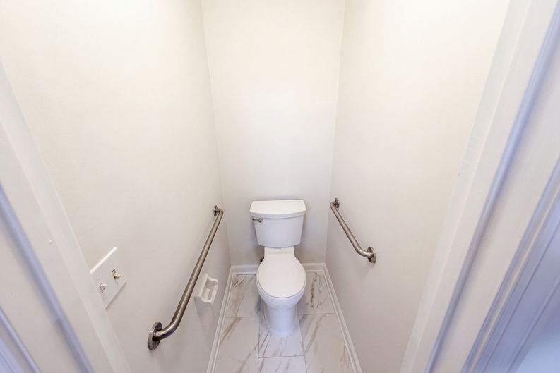 Photo 7 of 30 of 2119 Crystal Lake Dr, Lawrenceville, GA