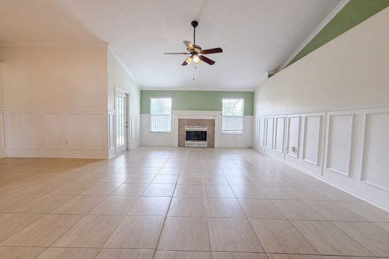 Photo 8 of 24 of 944 NW 87th Dr, Gainesville, FL