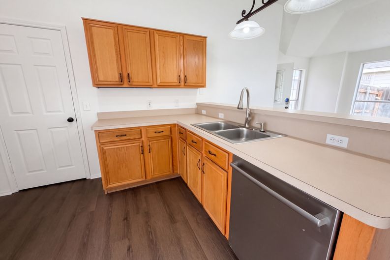 Photo 9 of 31 of 1033 Olivewood Ln, Fort Worth, TX