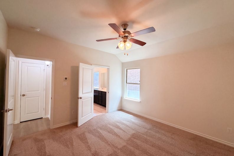 Photo 5 of 16 of 5558 Yarborough Dr, Forney, TX