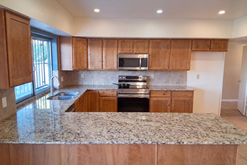 Photo 7 of 30 of 8941 E Rosewood St, Tucson, AZ