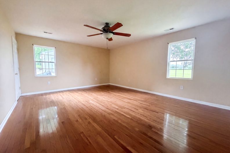 Photo 6 of 21 of 1580 W Cloaninger Ave, Statesville, NC