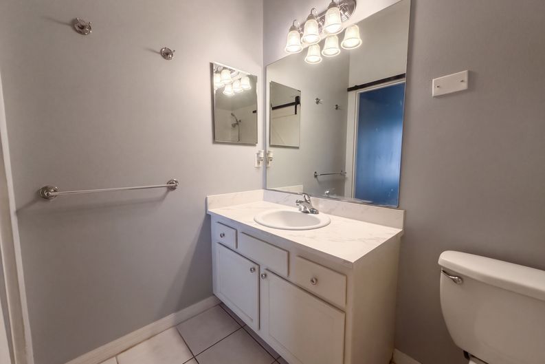 Photo 13 of 19 of 826 Hilly Bend Dr, Apopka, FL
