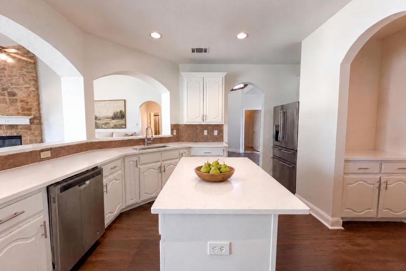 Photo 10 of 29 of 1803 High Meadow St, Glenn Heights, TX