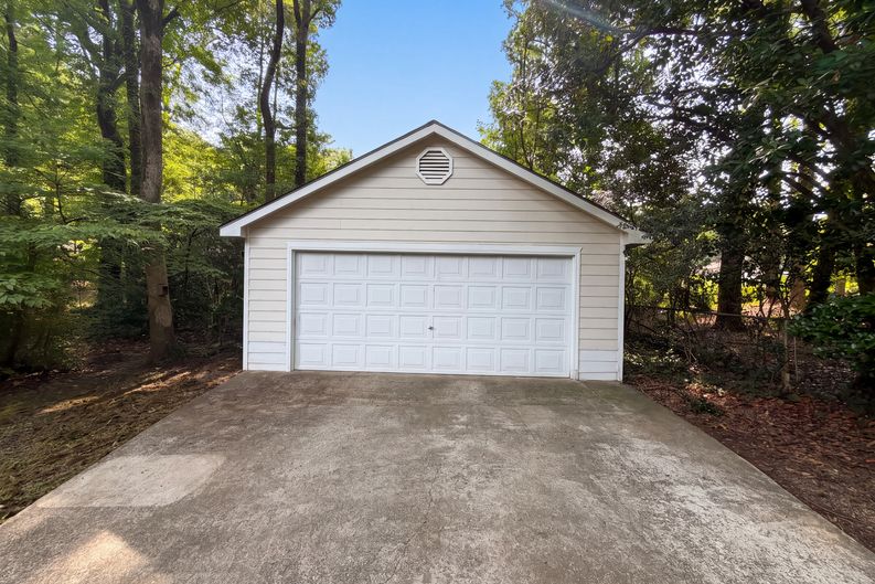 Photo 14 of 19 of 917 Hillview Dr, Cary, NC