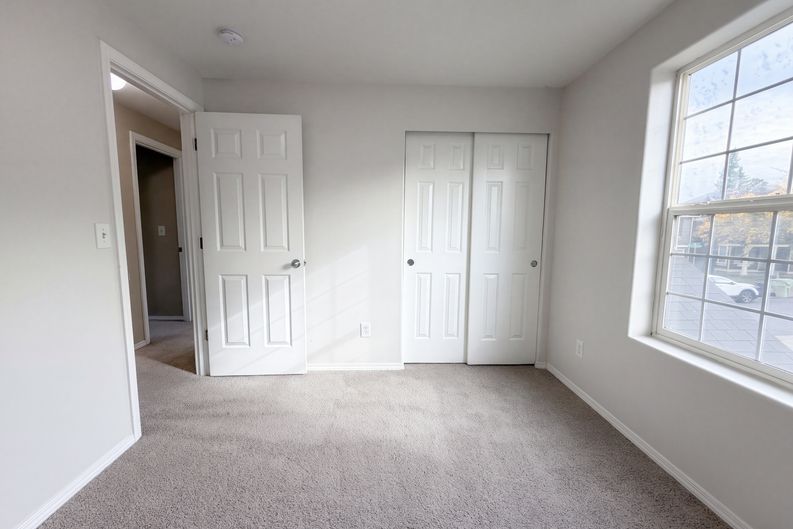 Photo 12 of 18 of 571 SW 207th Ave, Beaverton, OR