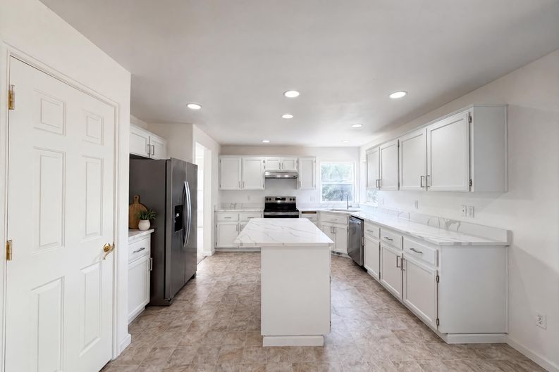 Photo 10 of 27 of 451 NW Yosemite Ter, Beaverton, OR