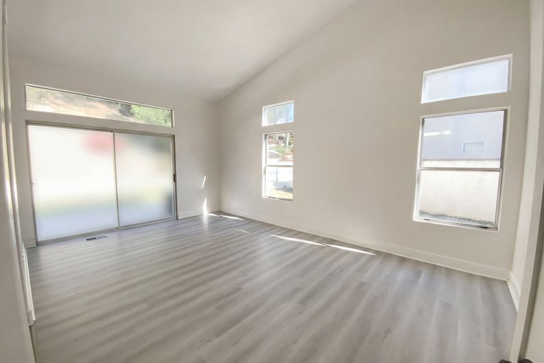 Photo 4 of 26 of 3303 Deaver Dr, Corona, CA