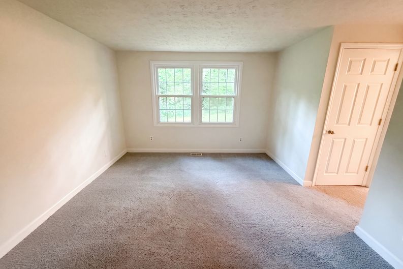 Photo 10 of 24 of 1346 Fairfield Dr SW, Lilburn, GA