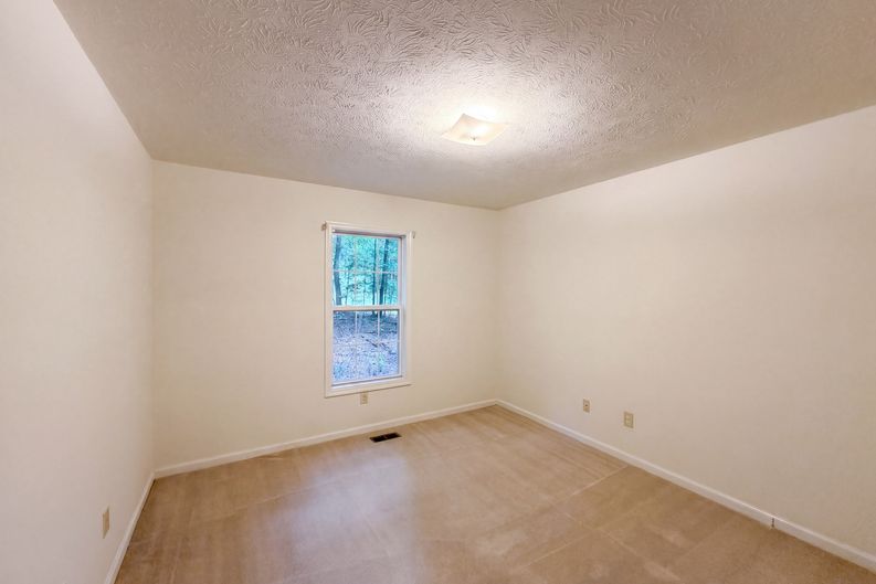 Photo 15 of 26 of 103 Saddlebrook Ct, Lagrange, GA