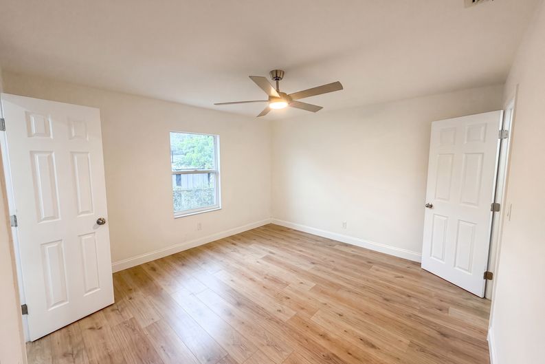 Photo 15 of 25 of 845 40th Ave S, Saint Petersburg, FL