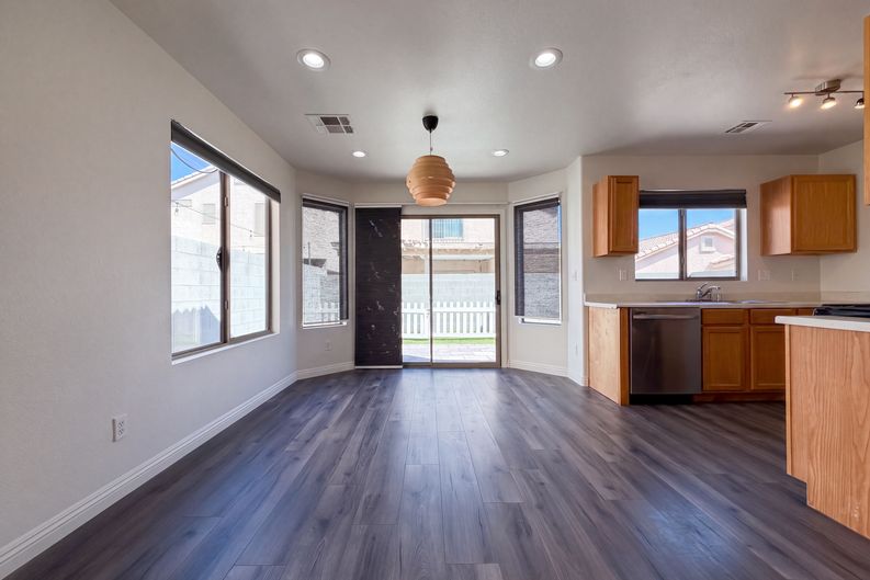 Photo 7 of 17 of 4818 Lone Grove Dr, Las Vegas, NV