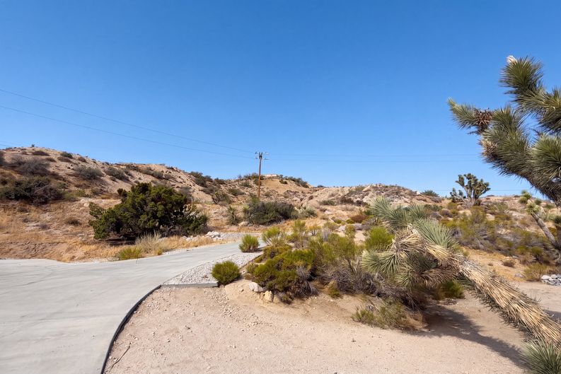 Photo 38 of 39 of 5935 Buena Suerte Rd, Yucca Valley, CA