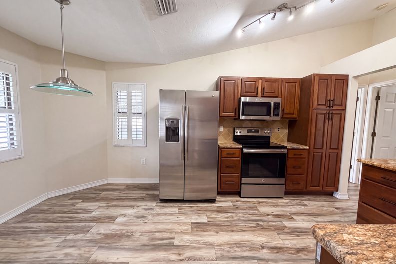 Photo 17 of 27 of 3430 55th Dr E, Bradenton, FL