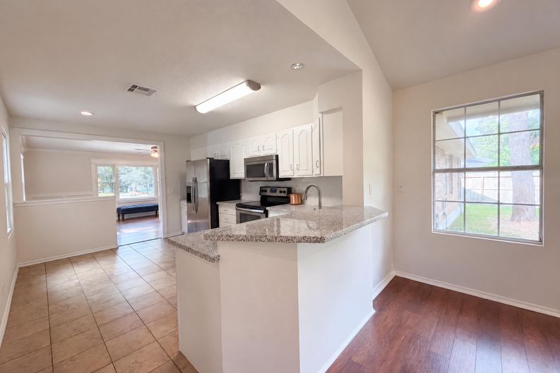Photo 7 of 19 of 1119 Coe Rd, Pinehurst, TX
