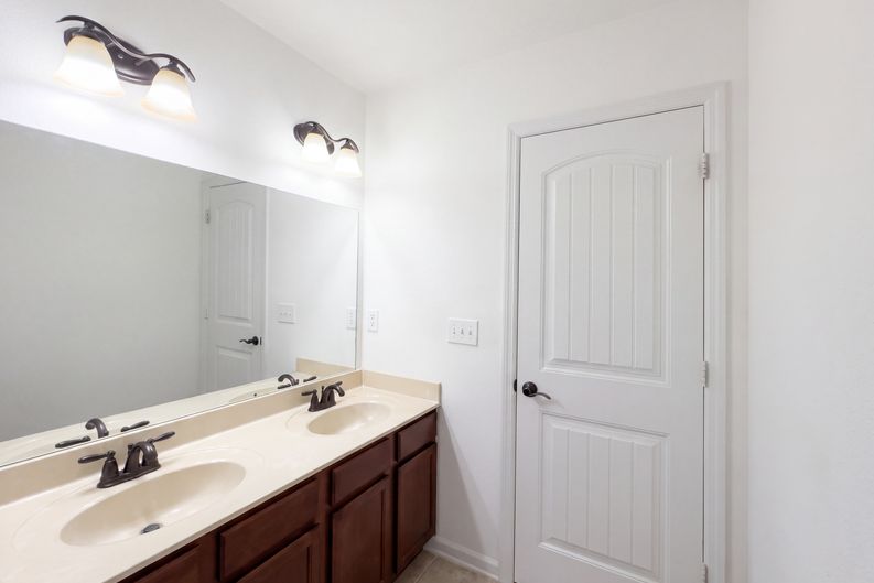 Photo 20 of 26 of 172 Bermuda Lakes Dr, Meridianville, AL