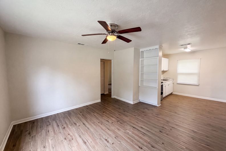 Photo 3 of 20 of 706 Flanders Ave, Daytona Beach, FL