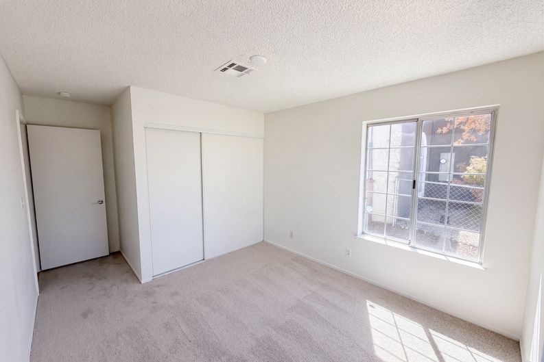 Photo 16 of 34 of 2304 Sabroso St, Las Vegas, NV