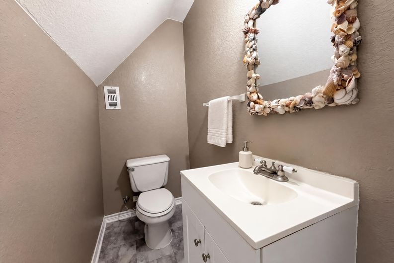 Photo 15 of 19 of 552 Marshall Johnson Ave S, Port Lavaca, TX