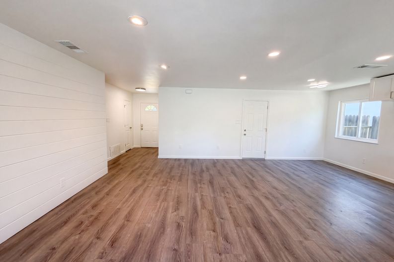 Photo 3 of 37 of 10539 Georgetown Dr, Rancho Cordova, CA