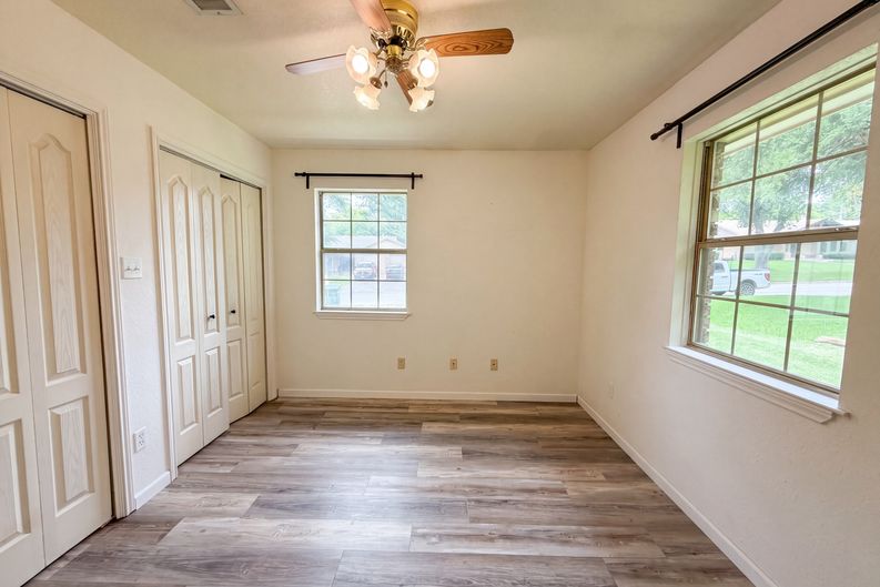 Photo 8 of 16 of 410 Cole Ave, Temple, TX