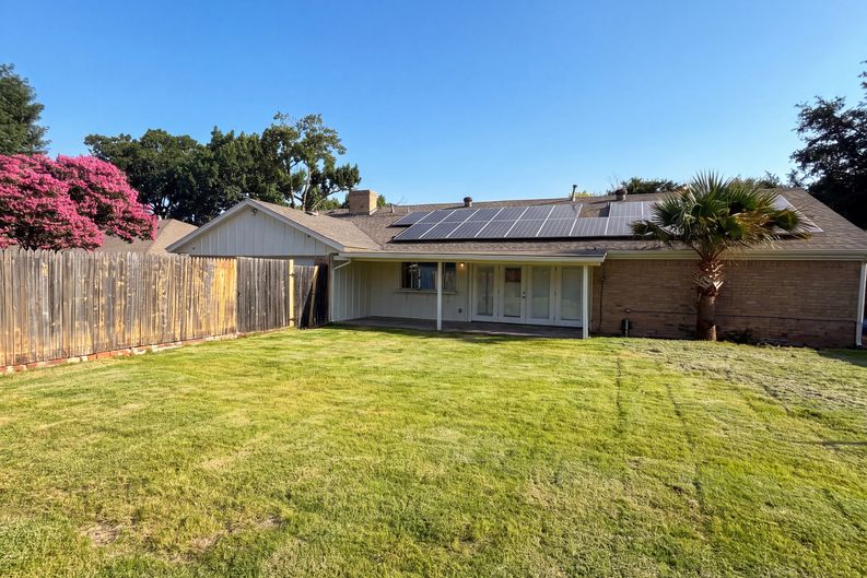 Photo 21 of 22 of 1618 Woodcrest Ln, Carrollton, TX