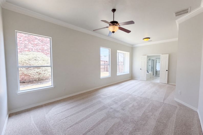 Photo 4 of 26 of 8703 Stonecrest Dr, Irving, TX