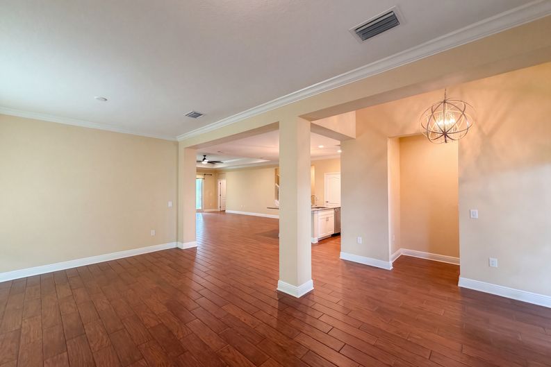 Photo 9 of 24 of 1121 Thornbury Dr, Parrish, FL