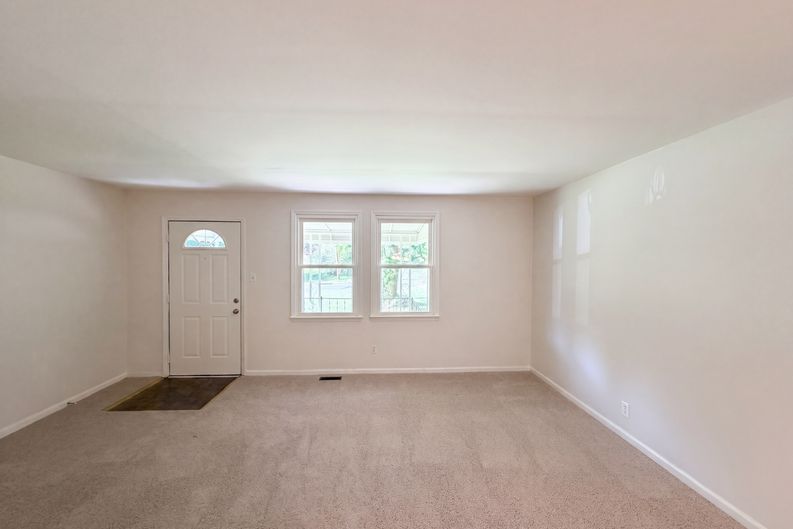 Photo 6 of 14 of 310 Robin Hood Dr, Raleigh, NC