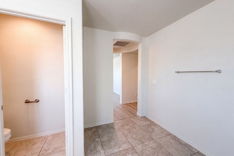 Photo 9 of 30 of 841 E Gary Ln, Phoenix, AZ