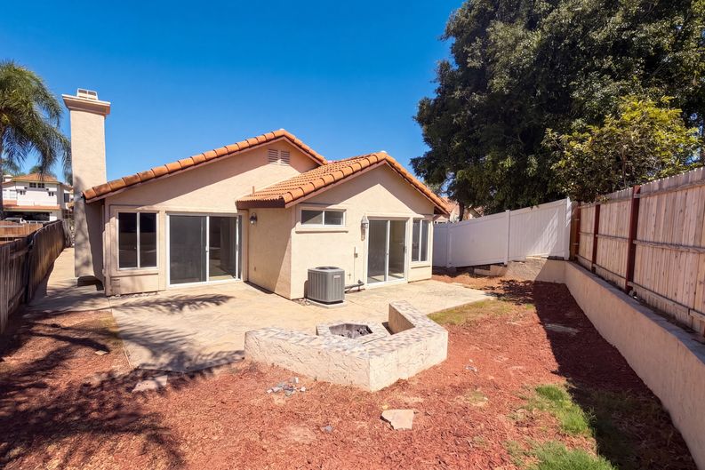 Photo 5 of 19 of 1827 Corte Amarillo, Oceanside, CA