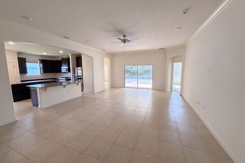 Photo 3 of 32 of 6435 Monserrat Dr, Vero Beach, FL