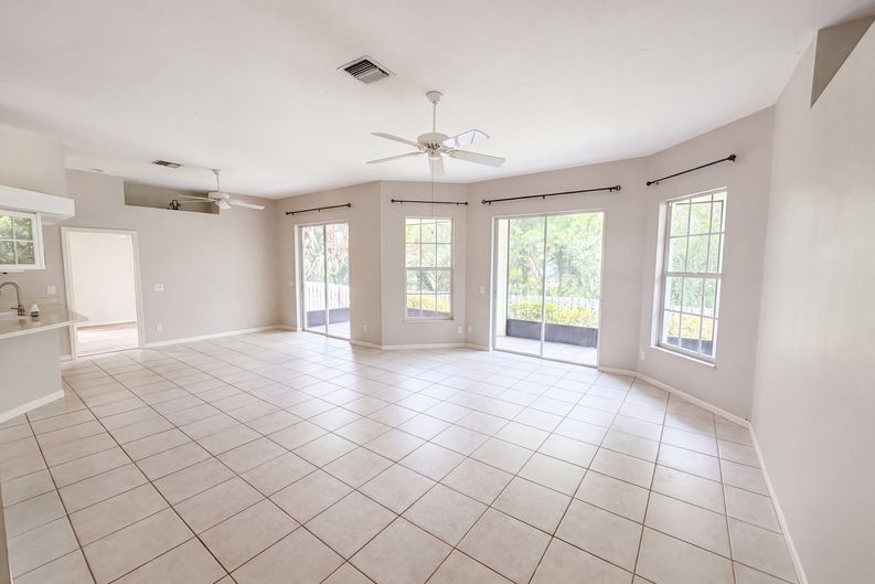 Photo 3 of 29 of 400 46th Ct, Vero Beach, FL