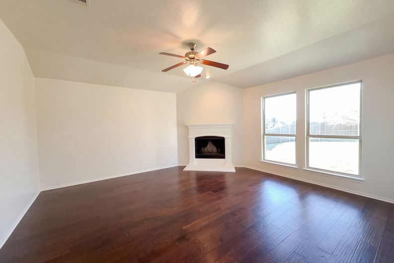 Photo 3 of 17 of 5591 Coventry Dr, Prosper, TX