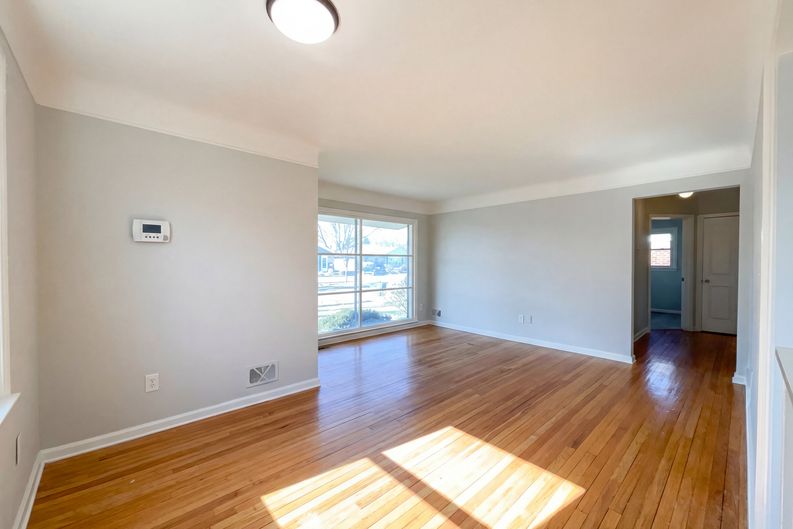 Photo 8 of 19 of 29212 Ursuline St, Saint Clair Shores, MI