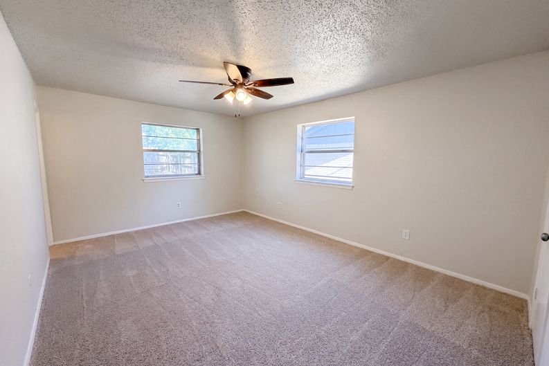 Photo 15 of 24 of 6601 Oaklawn Dr, Watauga, TX
